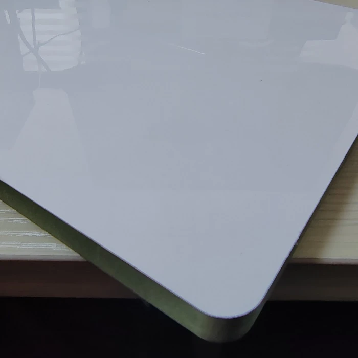 Högblank vit PET-belagd MDF